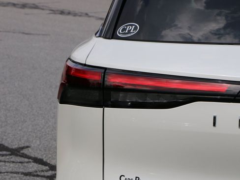Used 2025 INFINITI QX60 Sensory w/ Vision Package AWD/4WD image 6