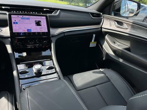 New 2025 Jeep Grand Cherokee L Overland w/ Luxury Tech Group IV image 4