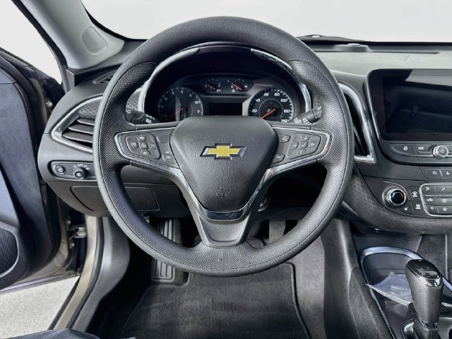 Used 2020 Chevrolet Malibu LT FWD image 12