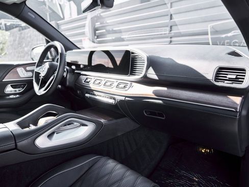 Used 2025 Mercedes-Benz Maybach GLS 600 4MATIC image 42