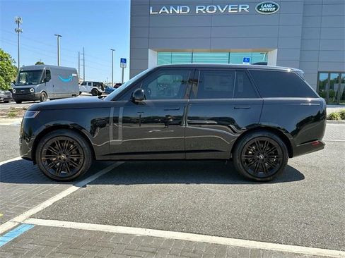 New 2025 Land Rover Range Rover SE image 2