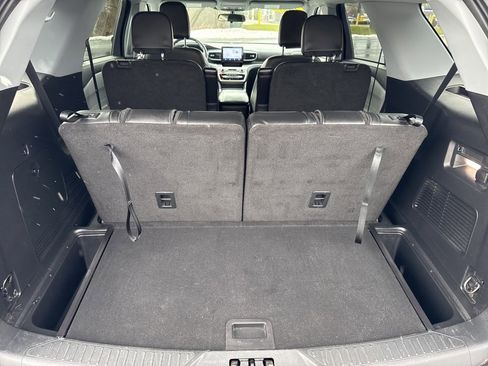 Used 2023 Ford Explorer XLT w/ Equipment Group 202A image 7