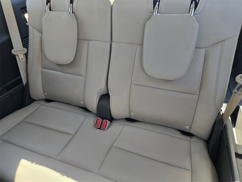 Used 2020 Ford Explorer Platinum w/ Premium Technology Package image 29