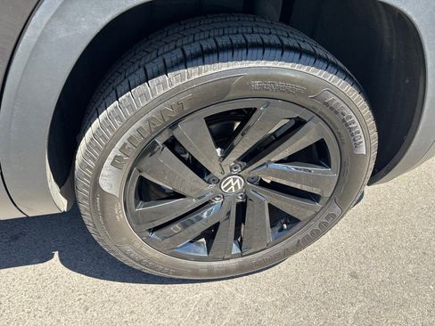 Used 2023 Volkswagen Atlas Cross Sport SE w/ Black Wheel Package AWD/4WD image 19