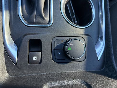 Used 2023 Chevrolet Traverse LT image 15