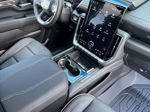 New 2026 GMC Yukon XL Elevation w/ Elevation Premium Package AWD/4WD image 19