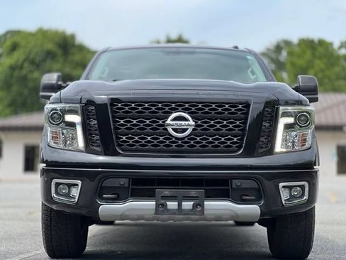 Used 2018 Nissan Titan PRO-4X AWD/4WD image 2