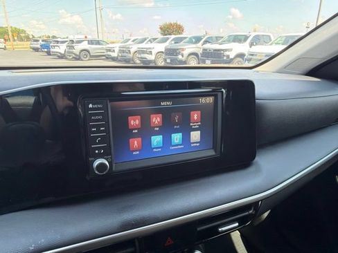 Used 2025 Nissan Kicks S AWD/4WD image 14