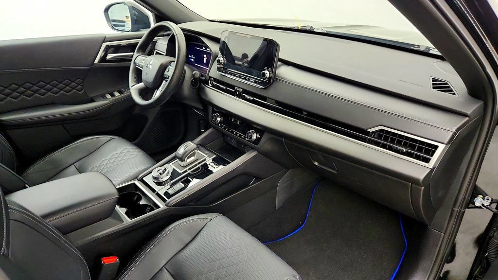 Used 2025 Mitsubishi Outlander SEL Black Edition AWD/4WD image 24