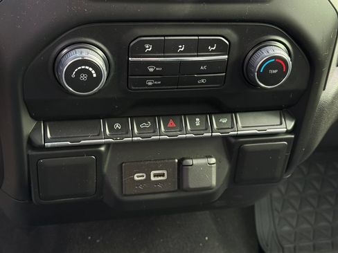 Used 2022 Chevrolet Silverado 1500 Custom RWD image 25