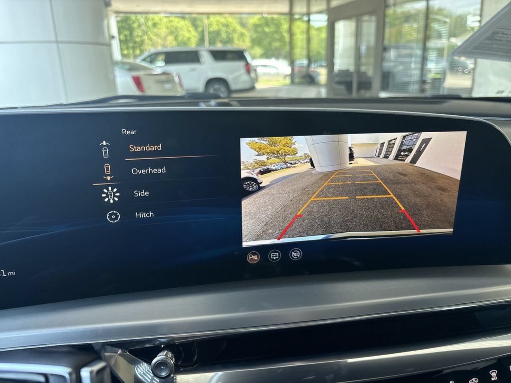 Certified 2024 Cadillac Lyriq Luxury AWD/4WD image 15