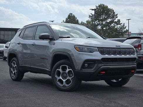 Used 2022 Jeep Compass Trailhawk w/ Trailhawk Elite Group AWD/4WD image 2