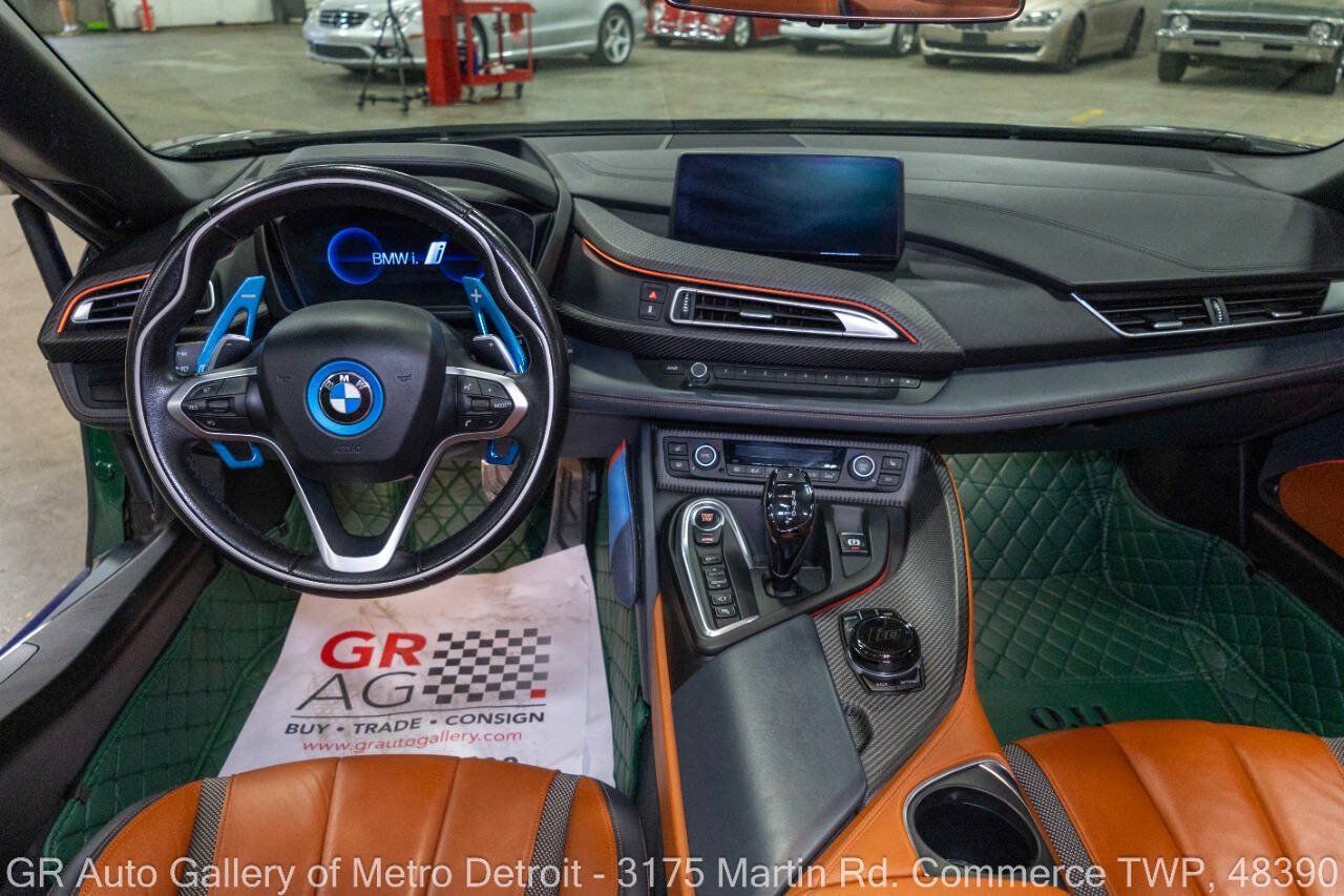Used 2019 BMW i8 Roadster AWD/4WD image 17