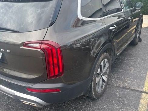 Used 2022 Kia Telluride S AWD/4WD image 2