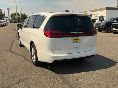 Used 2026 Chrysler Pacifica Limited FWD image 7