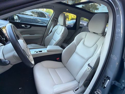 Certified 2024 Volvo XC60 B5 Plus w/ Protection Package Premier AWD/4WD image 28