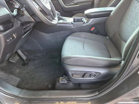 Certified 2025 Toyota RAV4 XLE AWD/4WD image 14