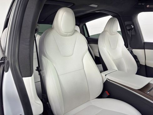 Used 2022 Tesla Model X image 44