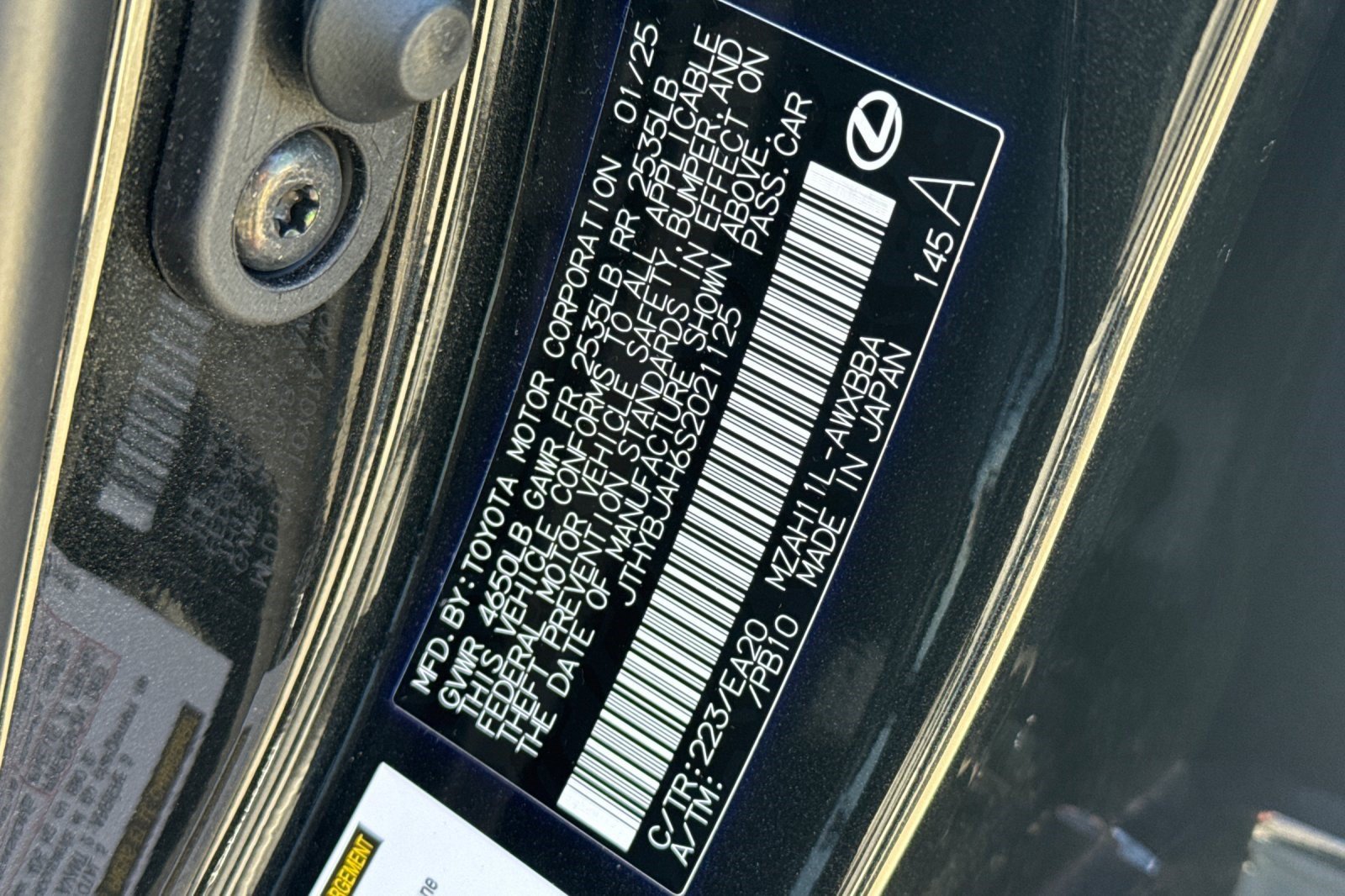 Certified 2025 Lexus UX 300h FWD w/ Accessory Package (Z2) image 28