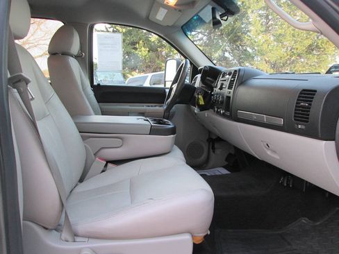 Used 2008 Chevrolet Silverado 2500 LT w/ Safety Package AWD/4WD image 12