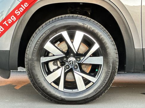 Certified 2022 Volkswagen Atlas Cross Sport SE image 27