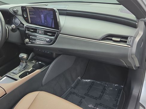Used 2023 Lexus ES 350 w/ Premium Package FWD image 16