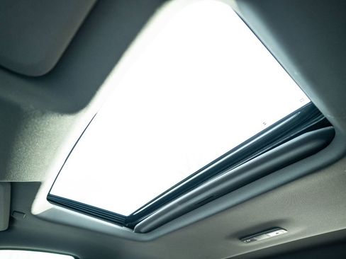 Used 2024 GMC Sierra 1500 SLT image 44