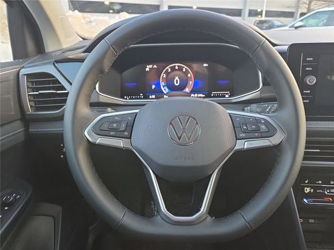 New 2026 Volkswagen Taos SE image 15