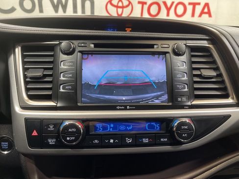 Used 2015 Toyota Highlander XLE image 26
