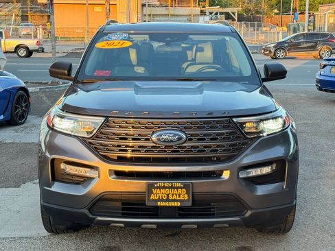 Used 2021 Ford Explorer XLT w/ Equipment Group 202A RWD image 4