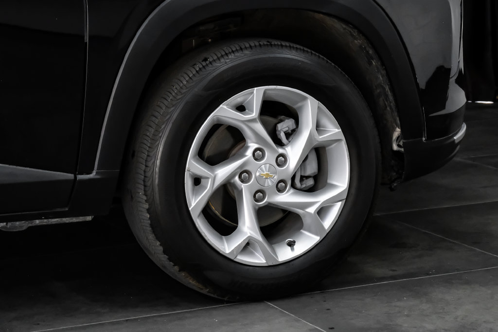 Used 2025 Chevrolet Trax LS w/ LS Convenience Package FWD image 62