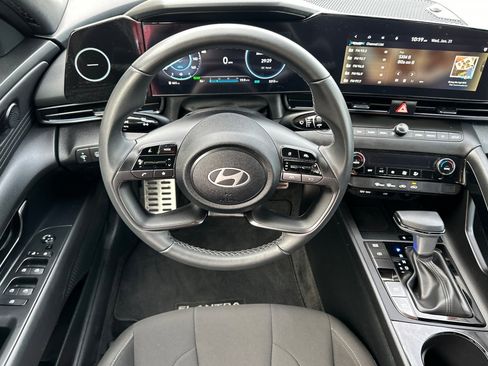 Certified 2025 Hyundai Elantra SEL w/ Cargo Package image 14