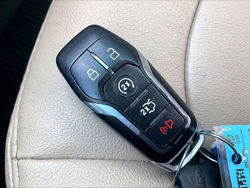 Used 2017 Ford Explorer XLT w/ Equipment Group 202A image 36