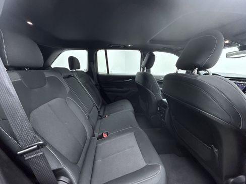 Used 2024 Jeep Grand Cherokee Laredo X w/ Trailer Tow Package image 33