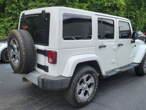 Used 2013 Jeep Wrangler Unlimited Sahara w/ Connectivity Group AWD/4WD image 5