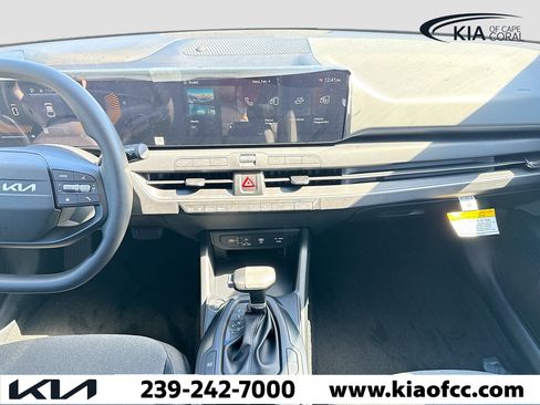New 2025 Kia K4 LXS image 18