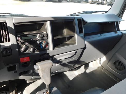 Used 2020 Isuzu NPR image 12