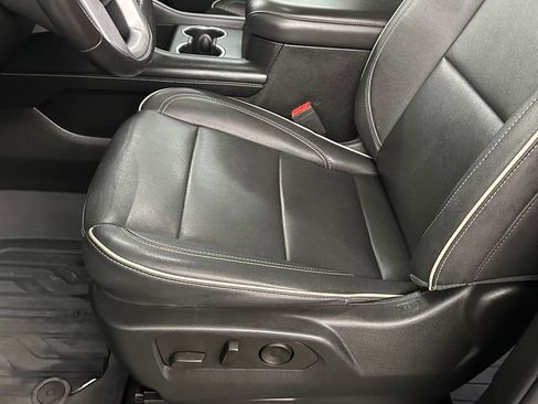 Used 2022 GMC Yukon SLT w/ SLT Premium Package AWD/4WD image 13