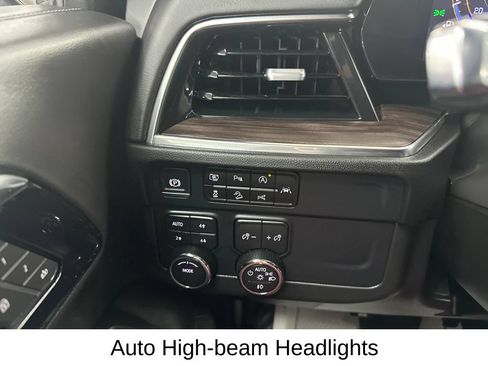 Used 2025 Chevrolet Suburban Z71 AWD/4WD image 46