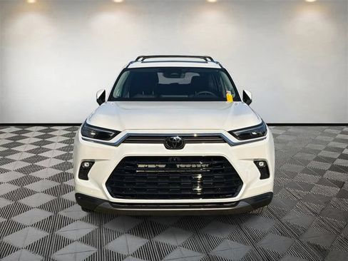 Used 2026 Toyota Grand Highlander FWD image 2