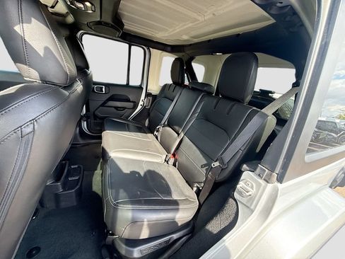 Used 2023 Jeep Wrangler Unlimited Sahara AWD/4WD image 27