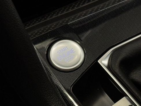 New 2025 Volkswagen Taos SE image 13