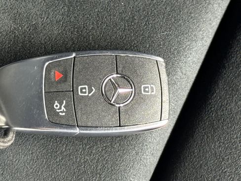 Used 2023 Mercedes-Benz GLB 250 image 28