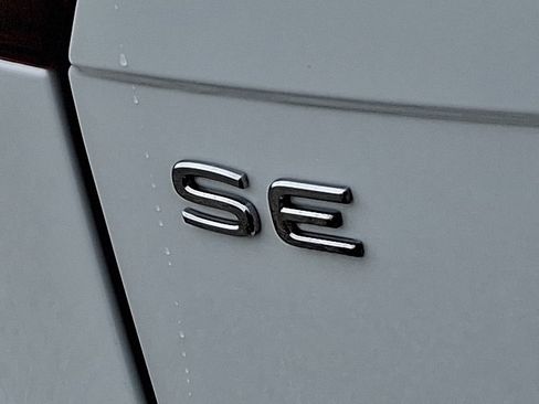 Used 2024 Volkswagen Tiguan Wolfsburg Edition image 33