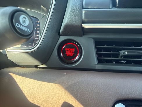 Used 2025 Honda Pilot Elite image 21