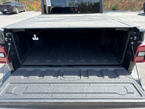 Used 2024 Jeep Gladiator Sport image 19