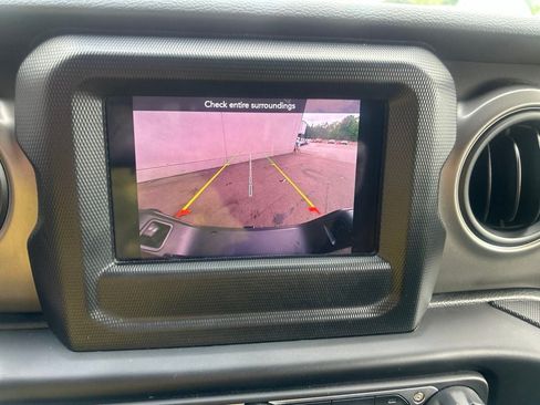 Used 2022 Jeep Gladiator Sport AWD/4WD image 17