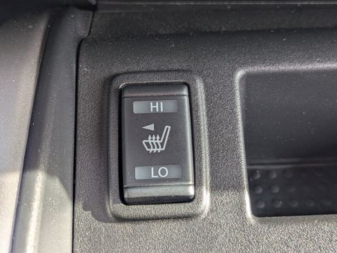 Used 2023 Nissan Titan SV w/ SV Convenience Package RWD image 23