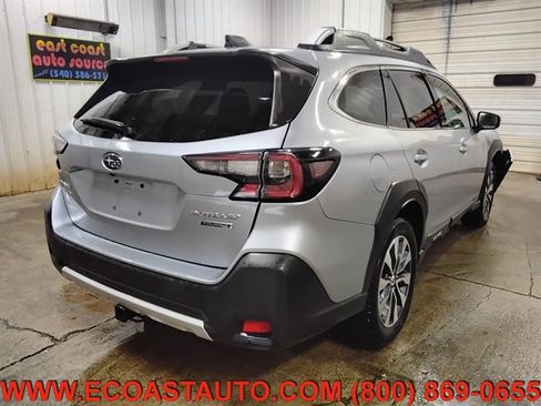 Used 2023 Subaru Outback Touring AWD/4WD image 3
