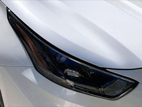 Used 2021 Toyota Highlander XLE image 29